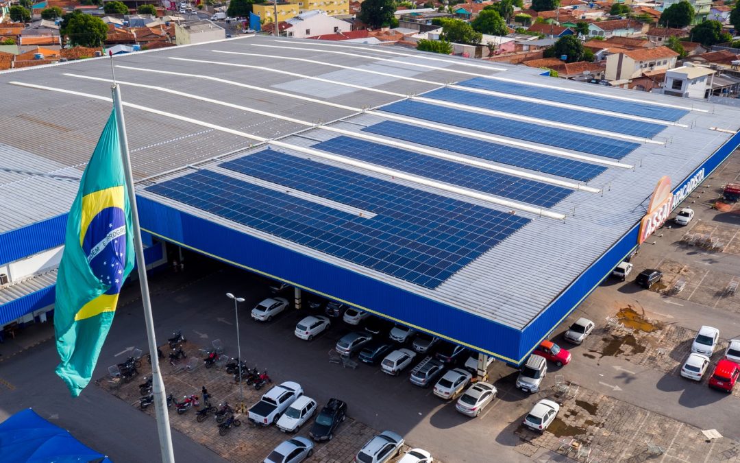 Assaí investe em usina de energia solar com capacidade de gerar até 17% do consumo da loja