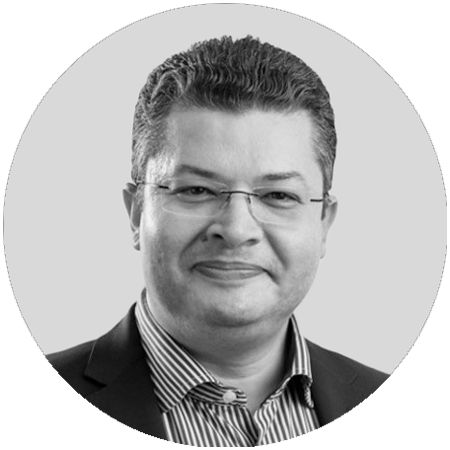 Emílio Carvalho_Foto LinkedIn_P&B.jpg
